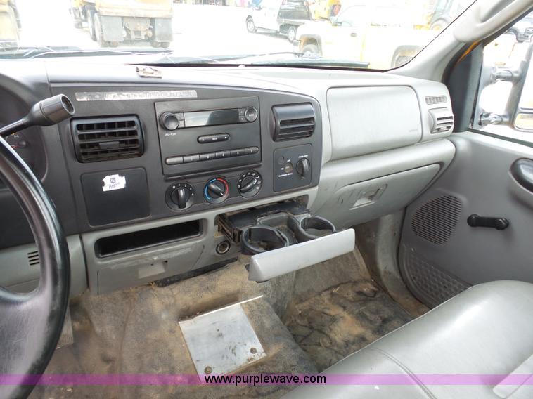 image for item G3716 2005 Ford F250 Super Duty pickup truck