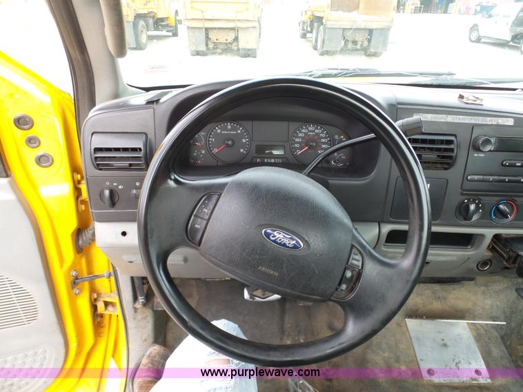image for item G3716 2005 Ford F250 Super Duty pickup truck