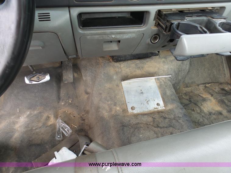 image for item G3716 2005 Ford F250 Super Duty pickup truck