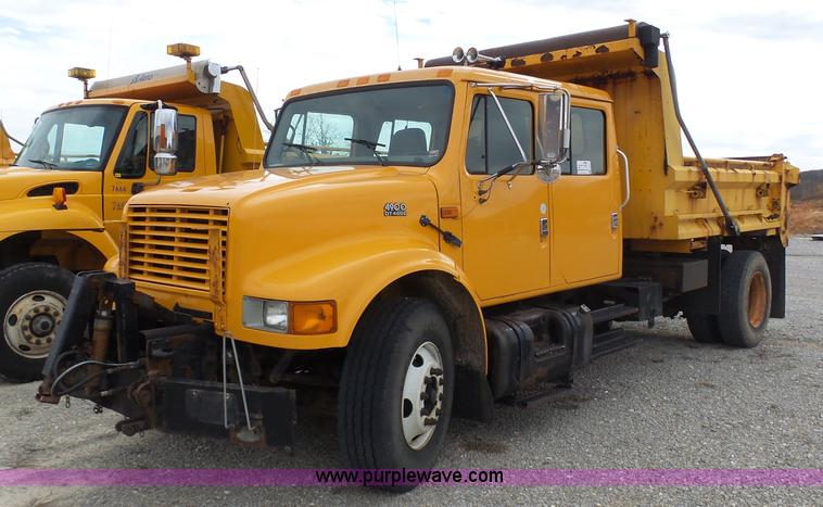 image for item G3717 2002 International 4900 dump truck