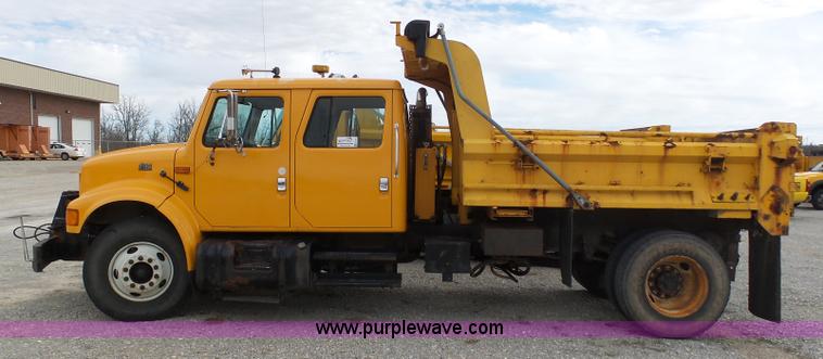 image for item G3717 2002 International 4900 dump truck