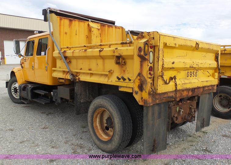image for item G3717 2002 International 4900 dump truck