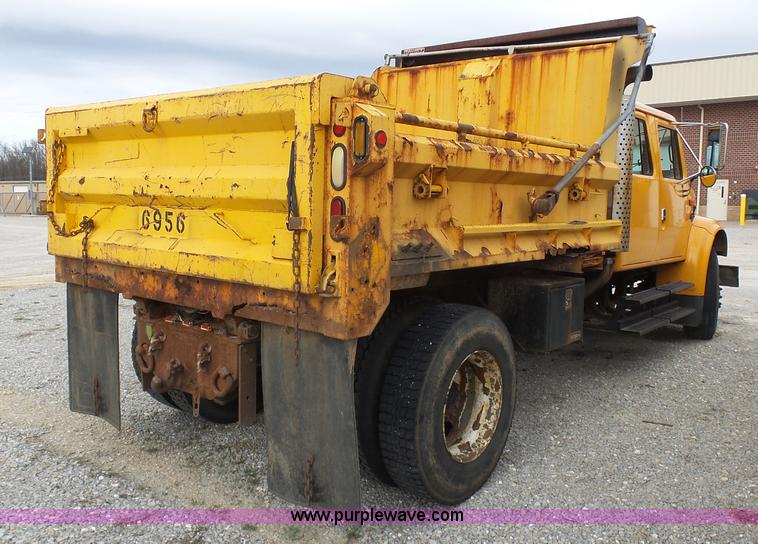 image for item G3717 2002 International 4900 dump truck
