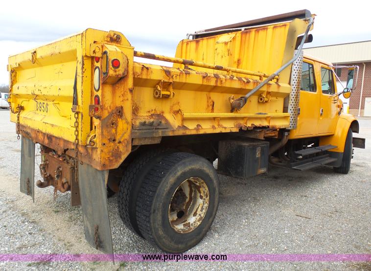 image for item G3717 2002 International 4900 dump truck