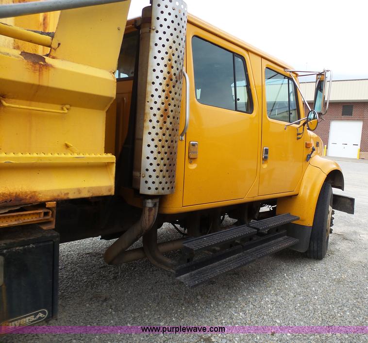 image for item G3717 2002 International 4900 dump truck