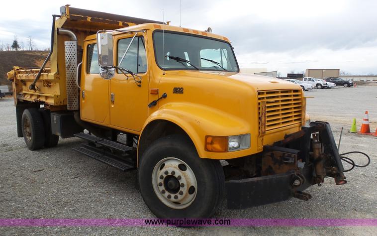 image for item G3717 2002 International 4900 dump truck