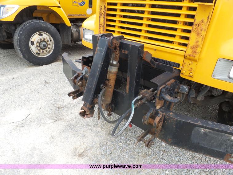 image for item G3717 2002 International 4900 dump truck