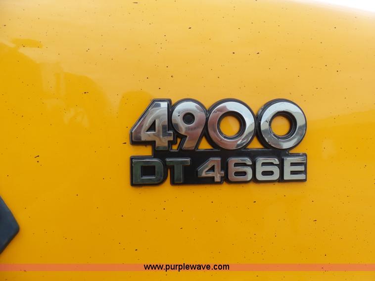 image for item G3717 2002 International 4900 dump truck