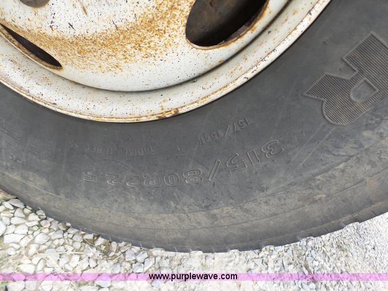 image for item G3717 2002 International 4900 dump truck