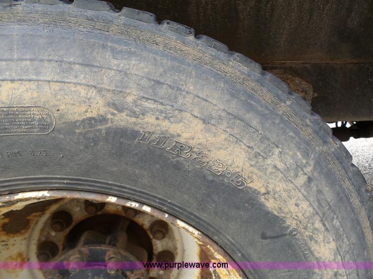 image for item G3717 2002 International 4900 dump truck