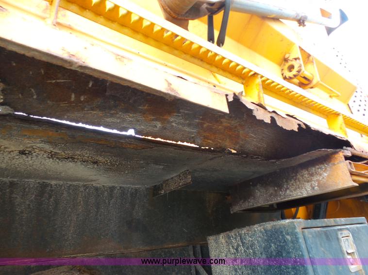 image for item G3717 2002 International 4900 dump truck