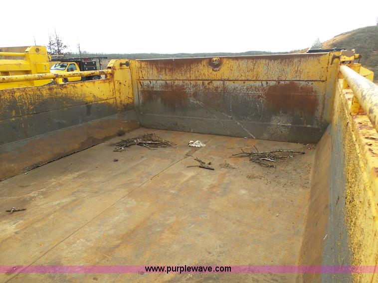 image for item G3717 2002 International 4900 dump truck