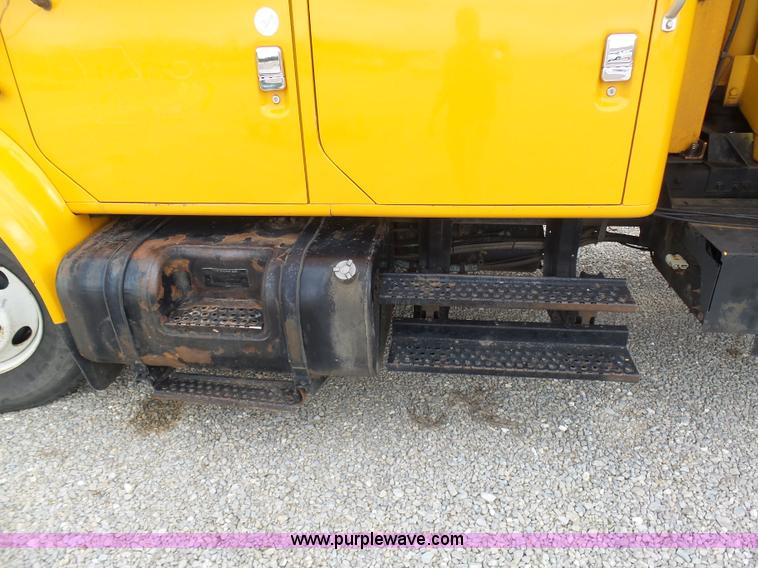 image for item G3717 2002 International 4900 dump truck