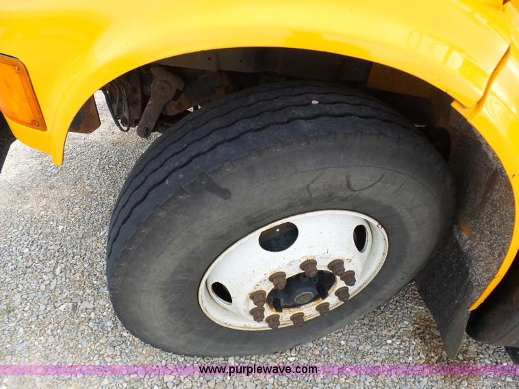 image for item G3717 2002 International 4900 dump truck