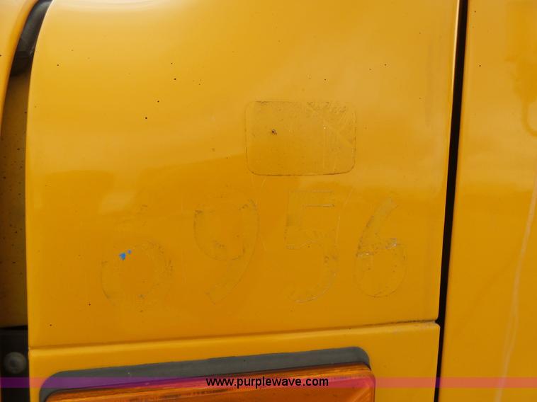 image for item G3717 2002 International 4900 dump truck