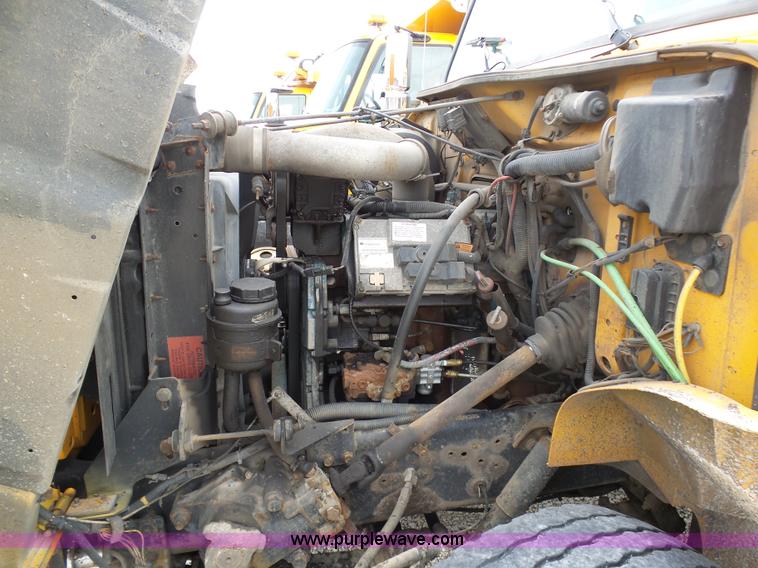 image for item G3717 2002 International 4900 dump truck