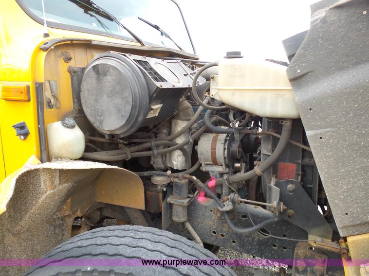 image for item G3717 2002 International 4900 dump truck