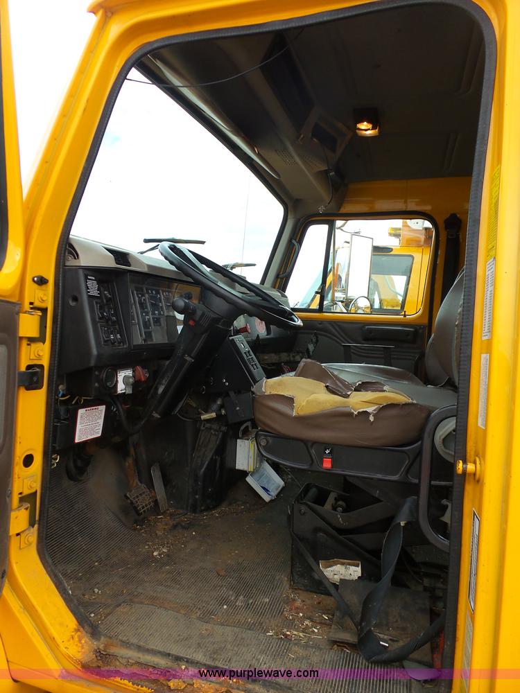 image for item G3717 2002 International 4900 dump truck