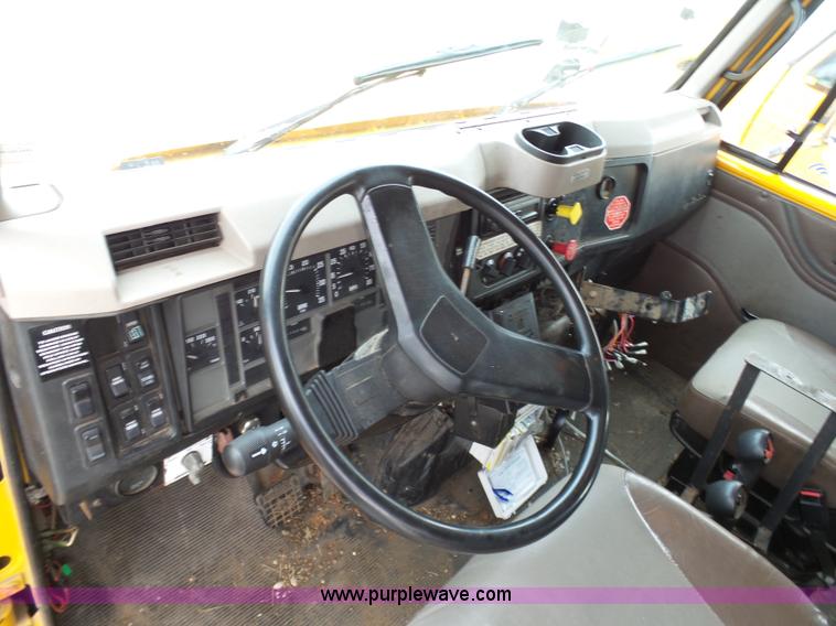 image for item G3717 2002 International 4900 dump truck