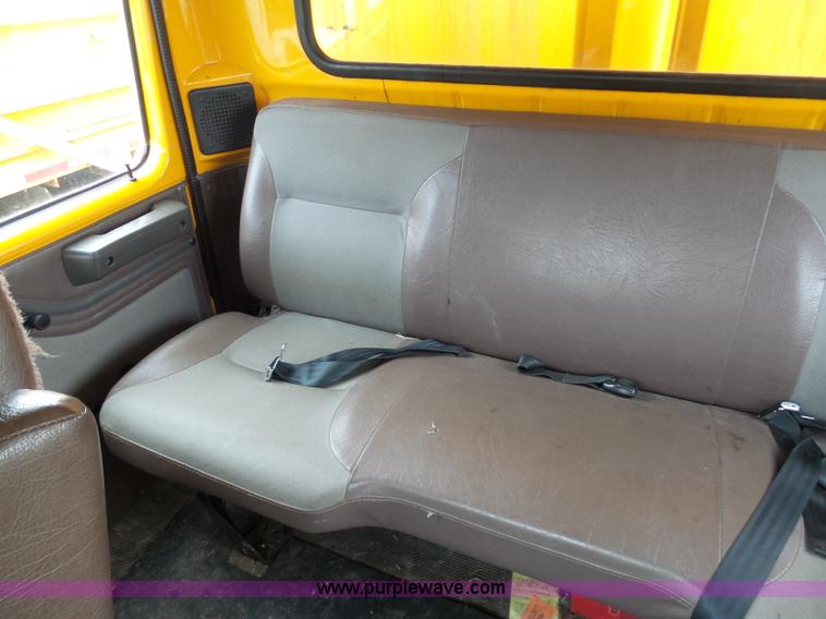 image for item G3717 2002 International 4900 dump truck