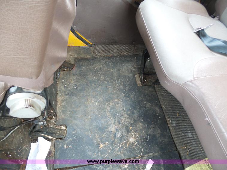 image for item G3717 2002 International 4900 dump truck