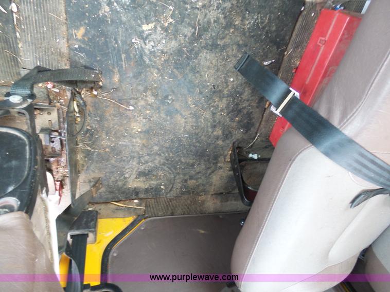 image for item G3717 2002 International 4900 dump truck