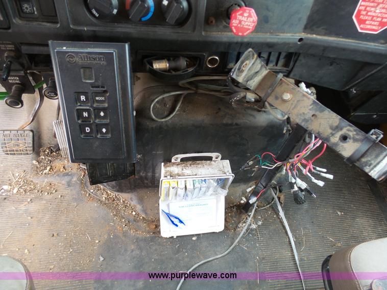 image for item G3717 2002 International 4900 dump truck