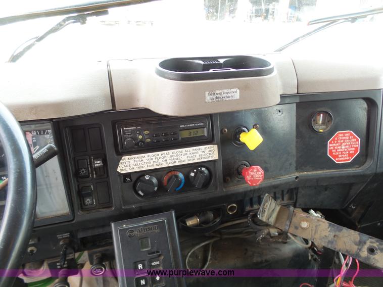 image for item G3717 2002 International 4900 dump truck