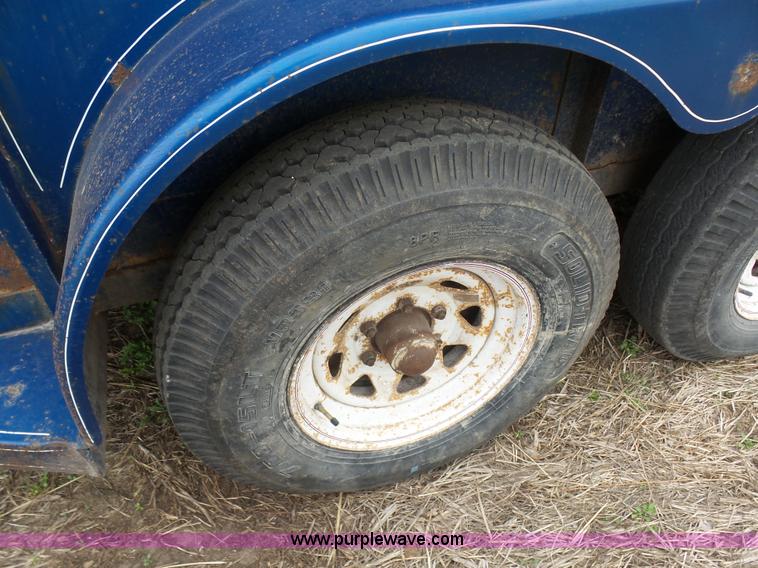 image for item G3726 1993 Circle S livestock trailer