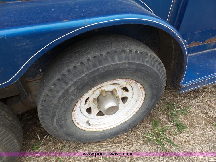 image for item G3726 1993 Circle S livestock trailer