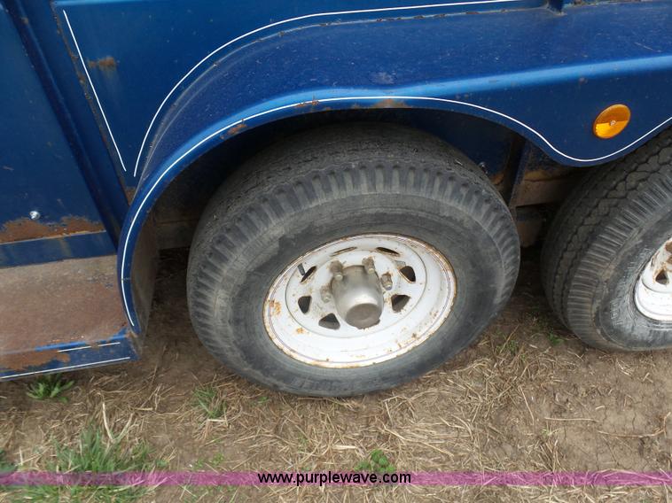 image for item G3726 1993 Circle S livestock trailer