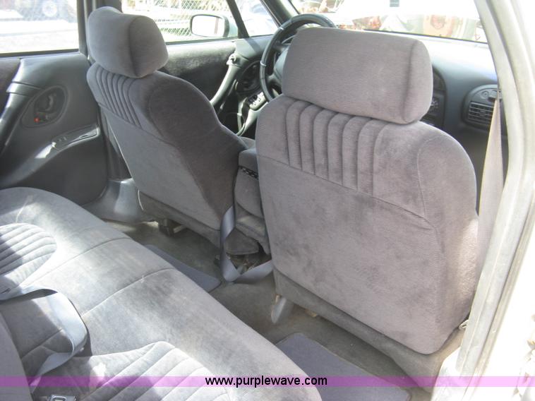 image for item J2836 1996 Pontiac Bonneville