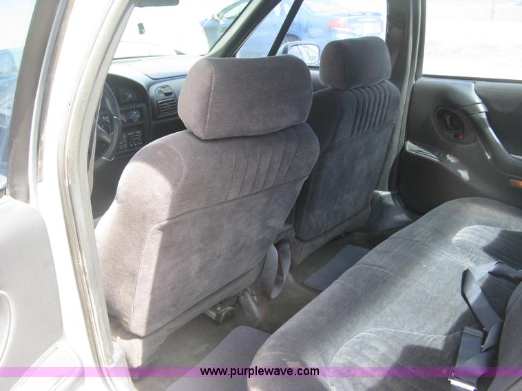 image for item J2836 1996 Pontiac Bonneville