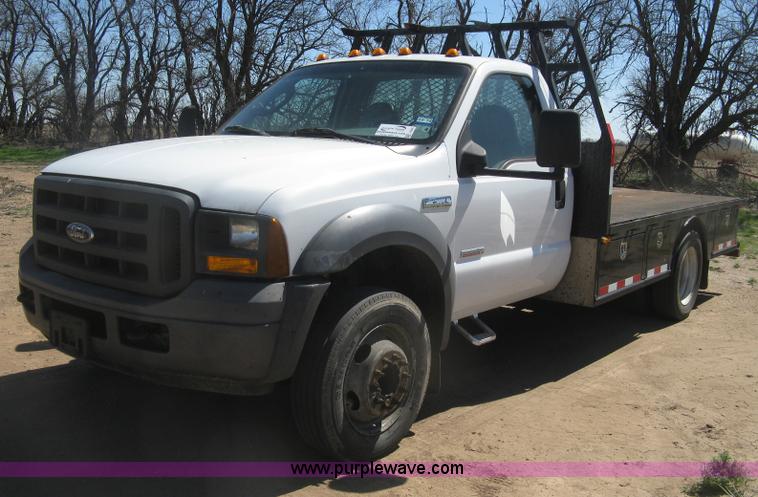 image for item J2838 2005 Ford F450 Super Duty XL flatbed truck