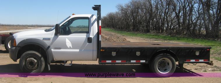 image for item J2838 2005 Ford F450 Super Duty XL flatbed truck