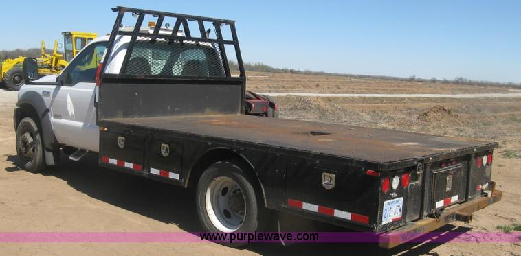 image for item J2838 2005 Ford F450 Super Duty XL flatbed truck