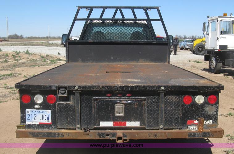 image for item J2838 2005 Ford F450 Super Duty XL flatbed truck