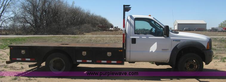 image for item J2838 2005 Ford F450 Super Duty XL flatbed truck