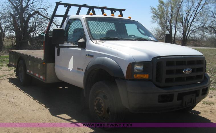 image for item J2838 2005 Ford F450 Super Duty XL flatbed truck