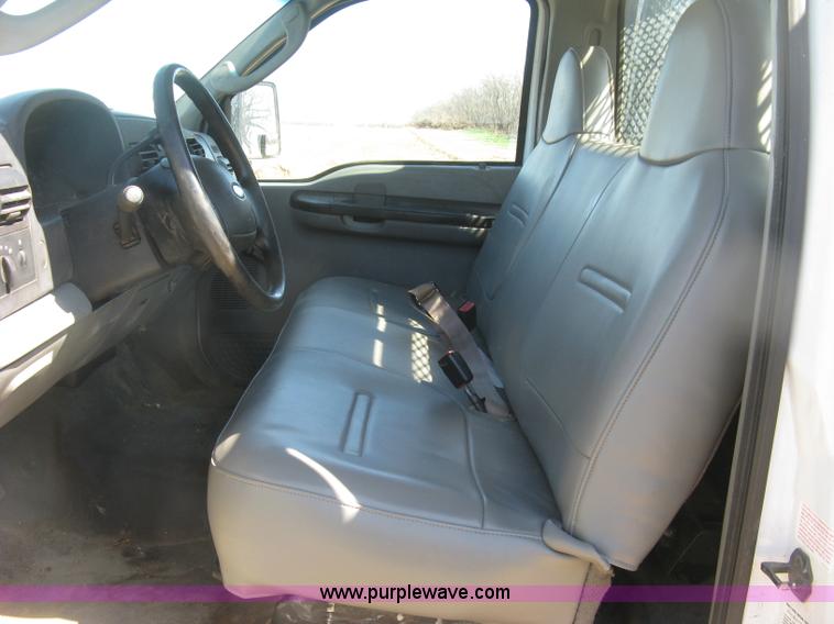 image for item J2838 2005 Ford F450 Super Duty XL flatbed truck