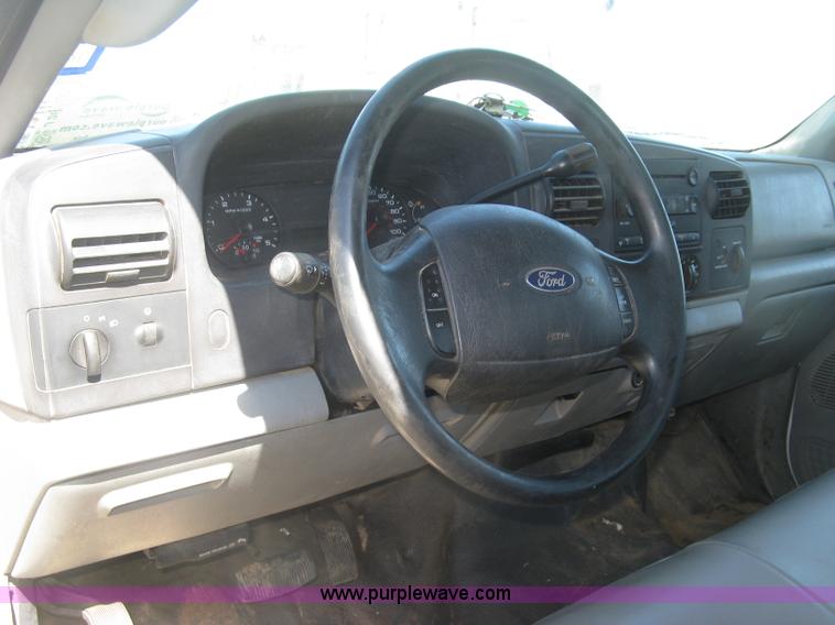 image for item J2838 2005 Ford F450 Super Duty XL flatbed truck