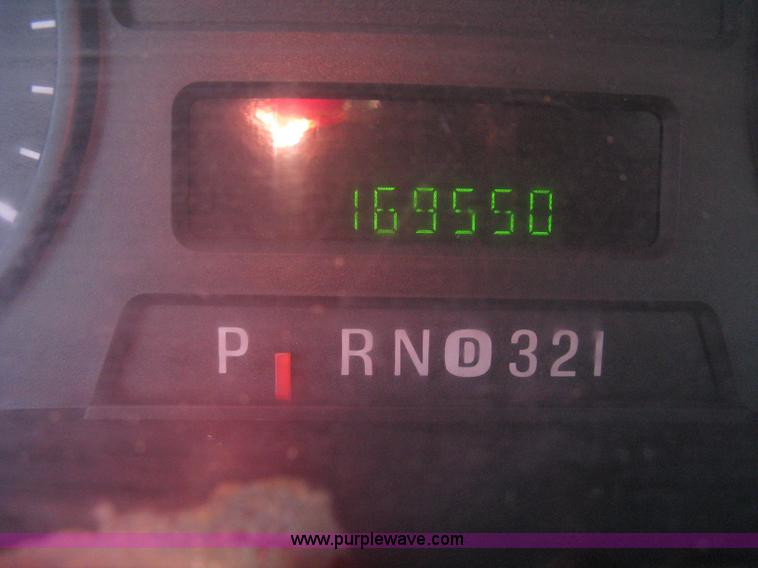 image for item J2838 2005 Ford F450 Super Duty XL flatbed truck