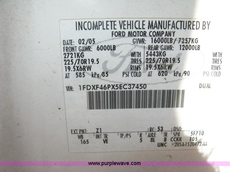 image for item J2838 2005 Ford F450 Super Duty XL flatbed truck