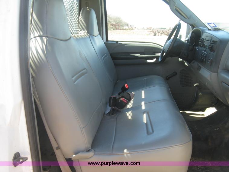 image for item J2838 2005 Ford F450 Super Duty XL flatbed truck