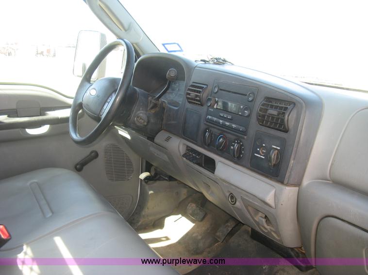 image for item J2838 2005 Ford F450 Super Duty XL flatbed truck