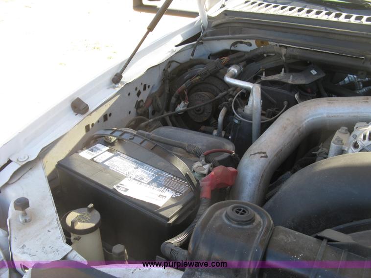 image for item J2838 2005 Ford F450 Super Duty XL flatbed truck