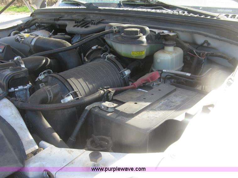 image for item J2838 2005 Ford F450 Super Duty XL flatbed truck