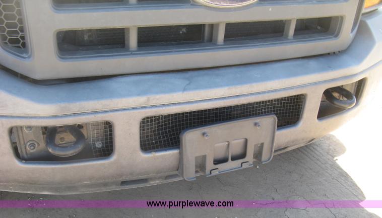 image for item J2838 2005 Ford F450 Super Duty XL flatbed truck