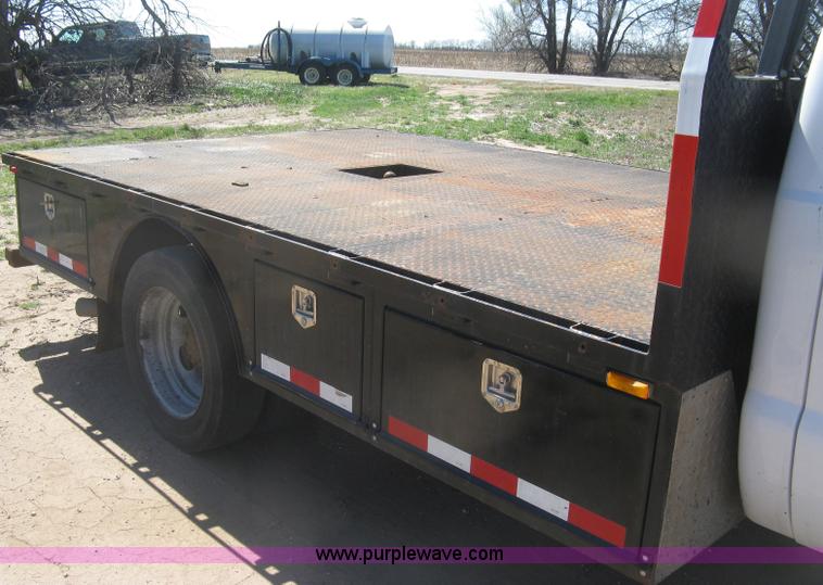 image for item J2838 2005 Ford F450 Super Duty XL flatbed truck