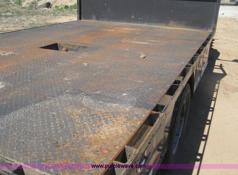 image for item J2838 2005 Ford F450 Super Duty XL flatbed truck